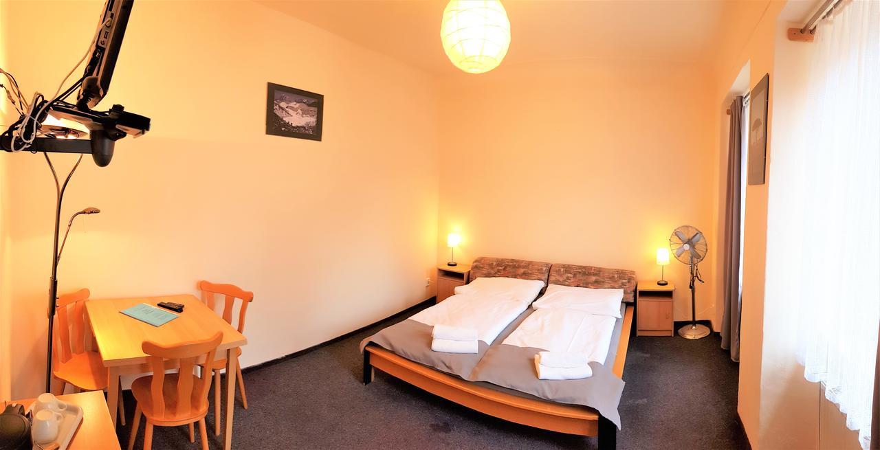 U Dvou Zlatych Klicu Hotel Praga